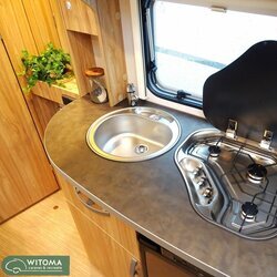 Eriba Eriba Nova Light 465 compte frans bed indeling