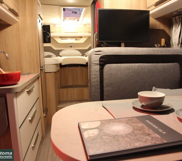 KNAUS SKY TI 650 MEG ACTIVE ROCK TV INTERIEUR 2017.JPG