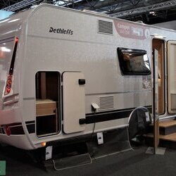 Dethleffs-Camper-500-QSK-01-buitenkant-2020-Witoma (2).JPG