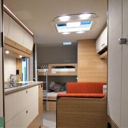 Dethleff-Camper-530-FSK-02-interieur-2020-Witoma (10).JPG