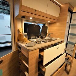 Dethleffs-Camper-540-QMK-03-keuken-2020-Witoma (3).JPG