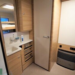 Dethleffs-Camper-540-QMK-05-badkamer-2020-Witoma (6).JPG