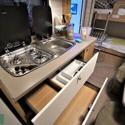 Dethleffs-Camper-550-ESK-03-keuken-2020-Witoma (8).JPG