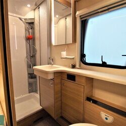 Dethleffs-Camper-730-FKR-05-badkamer-2020-Witoma (2).JPG