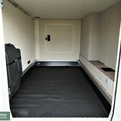 Hymer-Exsis-T-580-pure-02-garage (1).JPG