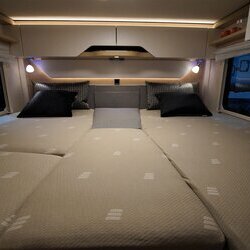 Hymer-BMC-I-600-White Line-05-Lengtebedden (2)-houtdecor-Grand-Oak.JPG