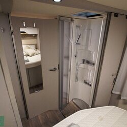 Hymer-Tramp-S-695-06-badkamer (3).JPG