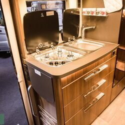 Hymer-ML-T-580-2wd-04-keuken (1).jpg