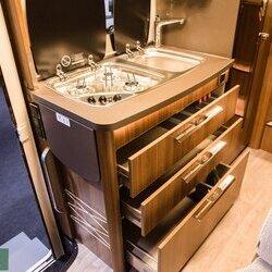 Hymer-ML-T-580-2wd-04-keuken (2).jpg