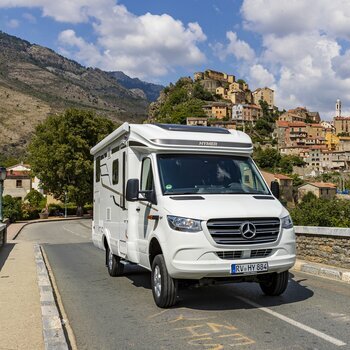 HYMER_ML-T570_Lifestyle_Exterieur1_2_Bildschirm (96 dpi).jpg