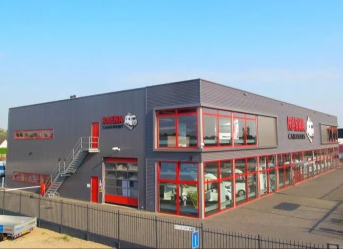 Raema stopt en draagt de Hymer klanten met een warm hard over aan Witoma voor service en garantie