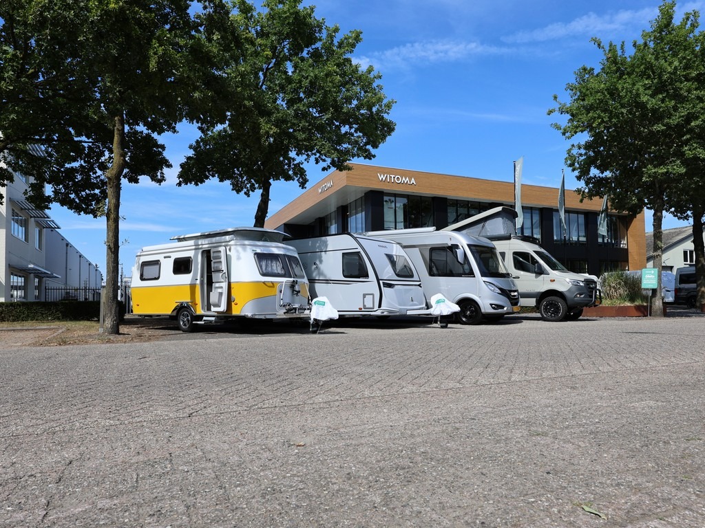 Eriba, Knaus  en Hymer op de oprit bij Witoma