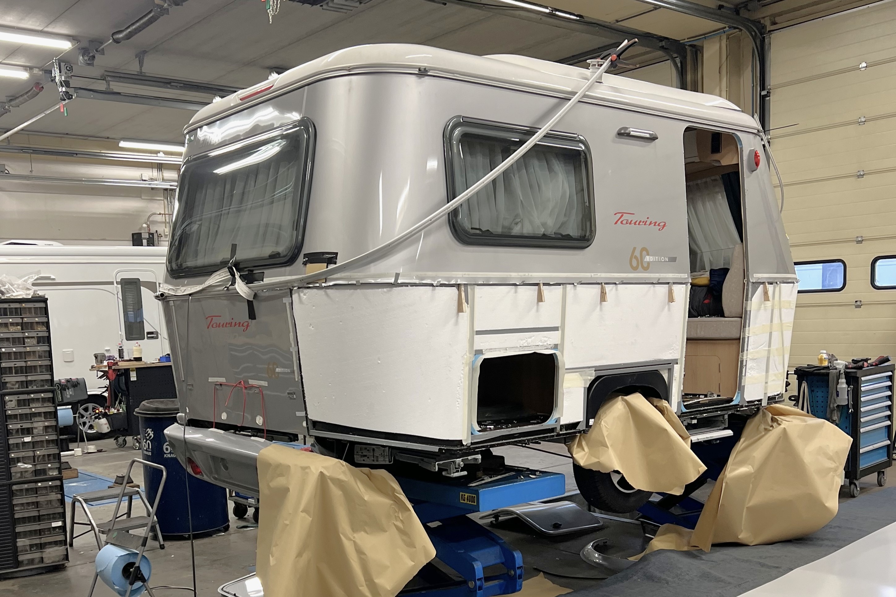Schade aan Eriba Touring zijplaat vervangen herstellen herbeplaten